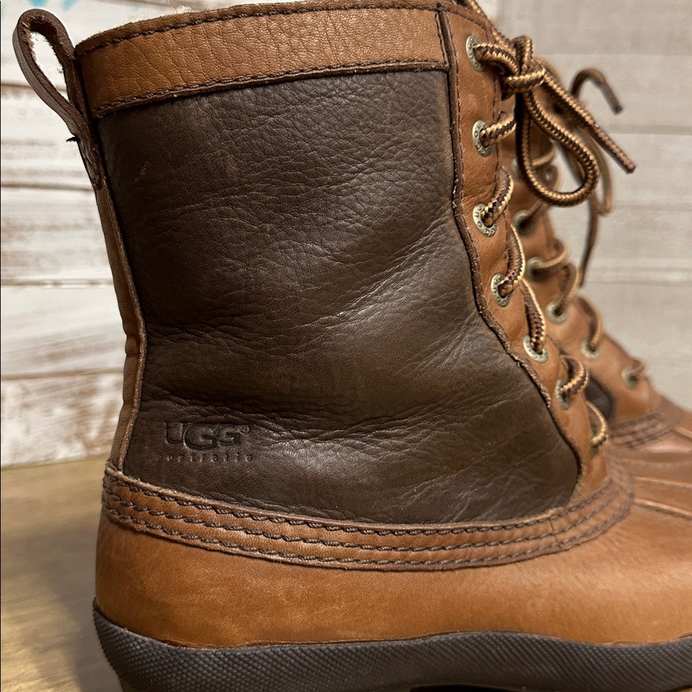 BFS🖤Ugg great shape Goldeneye brown tan smooth leather lace up duck booties boot - Picture 4 of 11